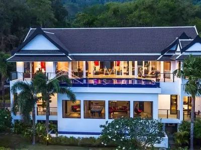 Baan Sawan, villa avec piscine privée 5 chambres vue mer à Rawai