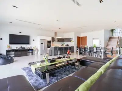 Villa vue mer 5 chambres avec piscine privée à louer à Rawai