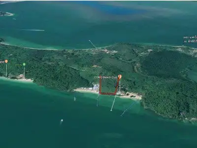 Terrain de 94 rais en bord de plage de sable à vendre sur l'île de Naka Yai, Phuket