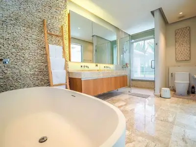 Botanica Bangtao – Villa 4 chambres avec piscine privée à louer à Choeng Thale