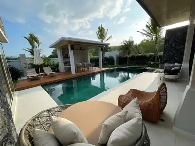 Botanica The Lakeside – 3 chambres avec piscine privée à louer à Layan