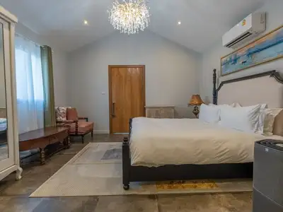 Spacieuse villa avec vue golf et piscine privée à louer à Kathu, Phuket
