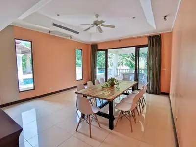 Spacieuse villa 7 chambres avec piscine privée et grand jardin à Thalang
