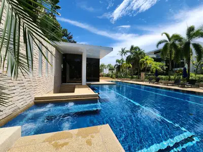 Penthouse duplex familial de luxe entièrement meublé avec vue piscine & jardin