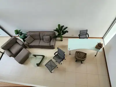Penthouse duplex familial de luxe entièrement meublé avec vue piscine & jardin