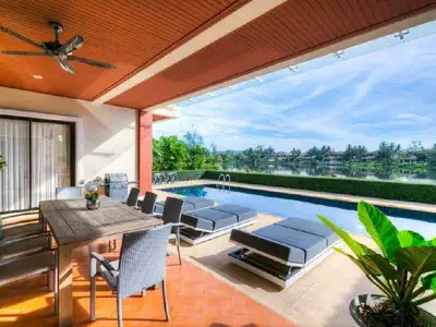 Spacieuse villa avec piscine 5 chambres vue lac à louer à Laguna, Phuket