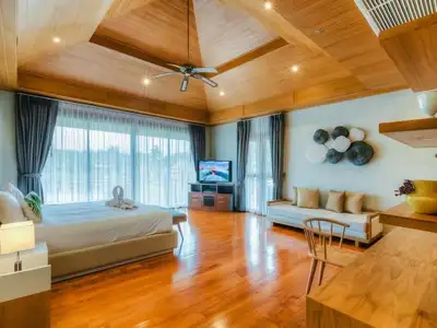 Spacieuse villa avec piscine 5 chambres vue lac à louer à Laguna, Phuket