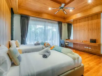 Spacieuse villa avec piscine 5 chambres vue lac à louer à Laguna, Phuket