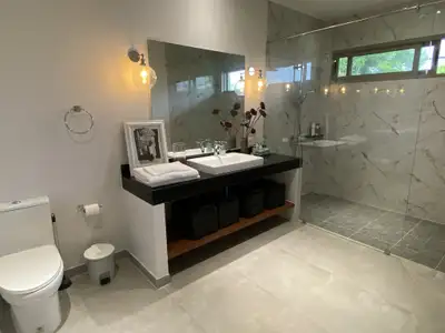 Luxueuse villa 5 chambres avec piscine et panneaux solaires à Pasak, Cherng Talay, à vendre | SD28082550