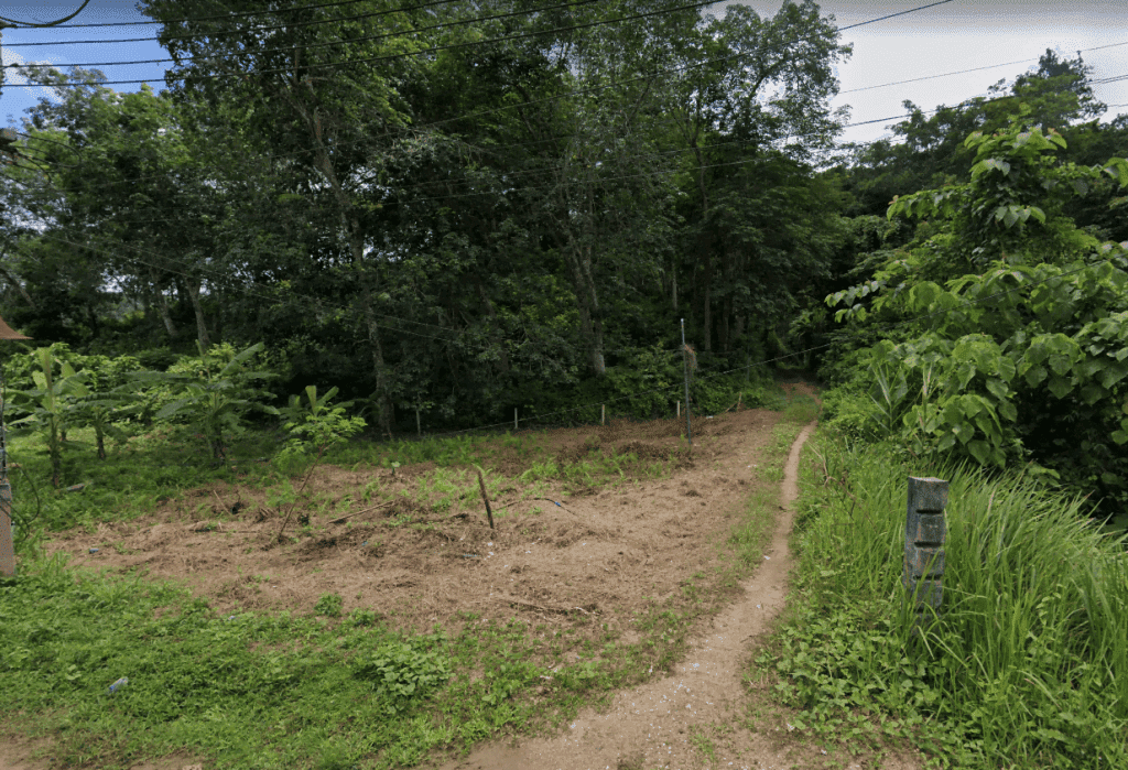 This is a land for sal in Karon Beach which you can built a house on it